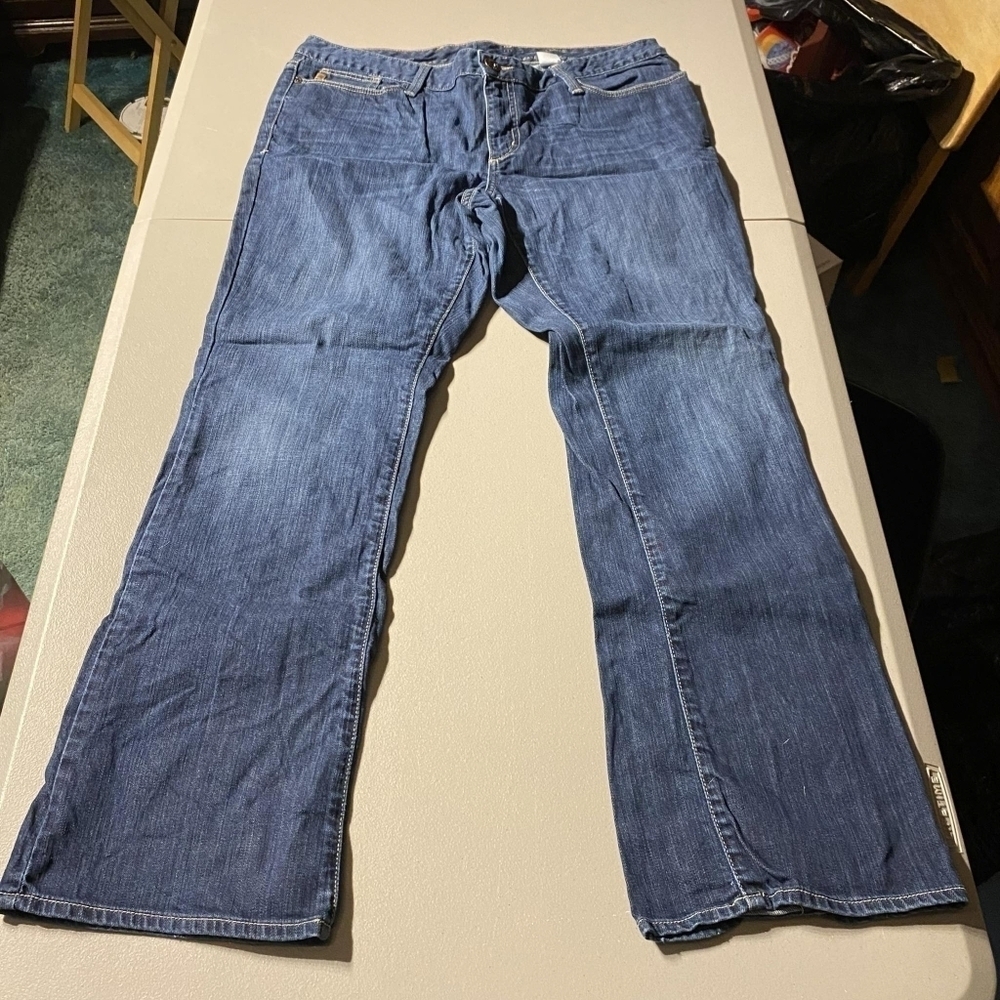 Eddie Bauer Woman's Size 14 Classic Barely Boot Medium Wash Blue Denim Jeans EUC